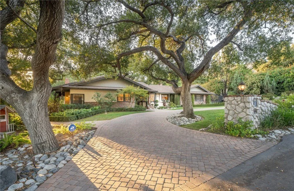 Hidden Manor-GlendoraCA-natural-light-photography-studio-lifestyle-photoshoot-location-editorial-17.jpg