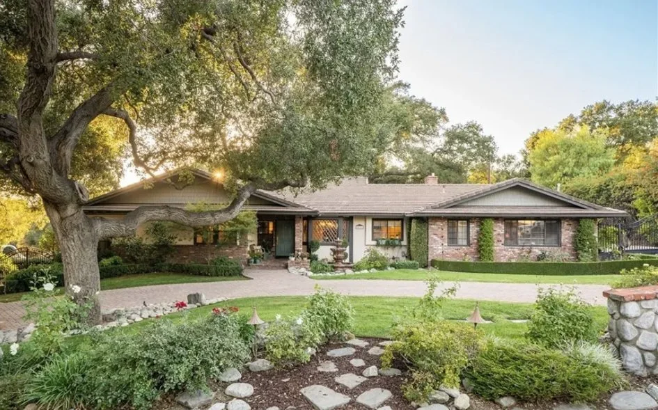 Hidden Manor-GlendoraCA-natural-light-photography-studio-lifestyle-photoshoot-location-editorial-26.jpg