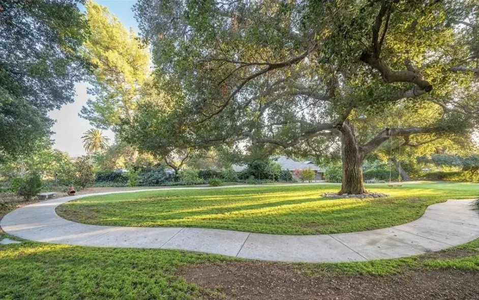 Hidden Manor-GlendoraCA-natural-light-photography-studio-lifestyle-photoshoot-location-editorial-27.jpg