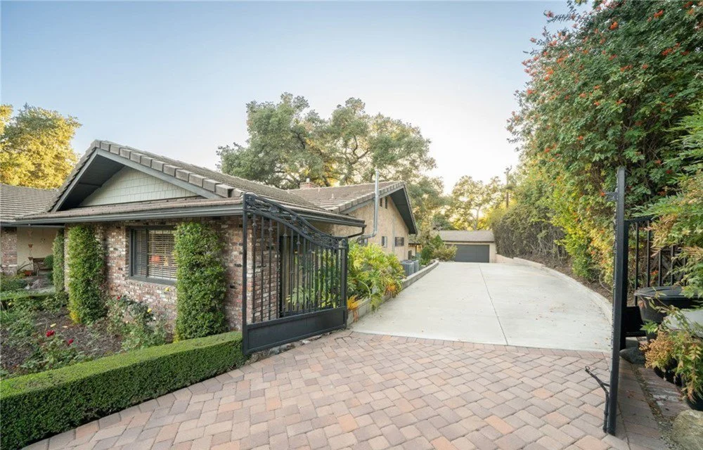 Hidden Manor-GlendoraCA-natural-light-photography-studio-lifestyle-photoshoot-location-editorial-29.jpg