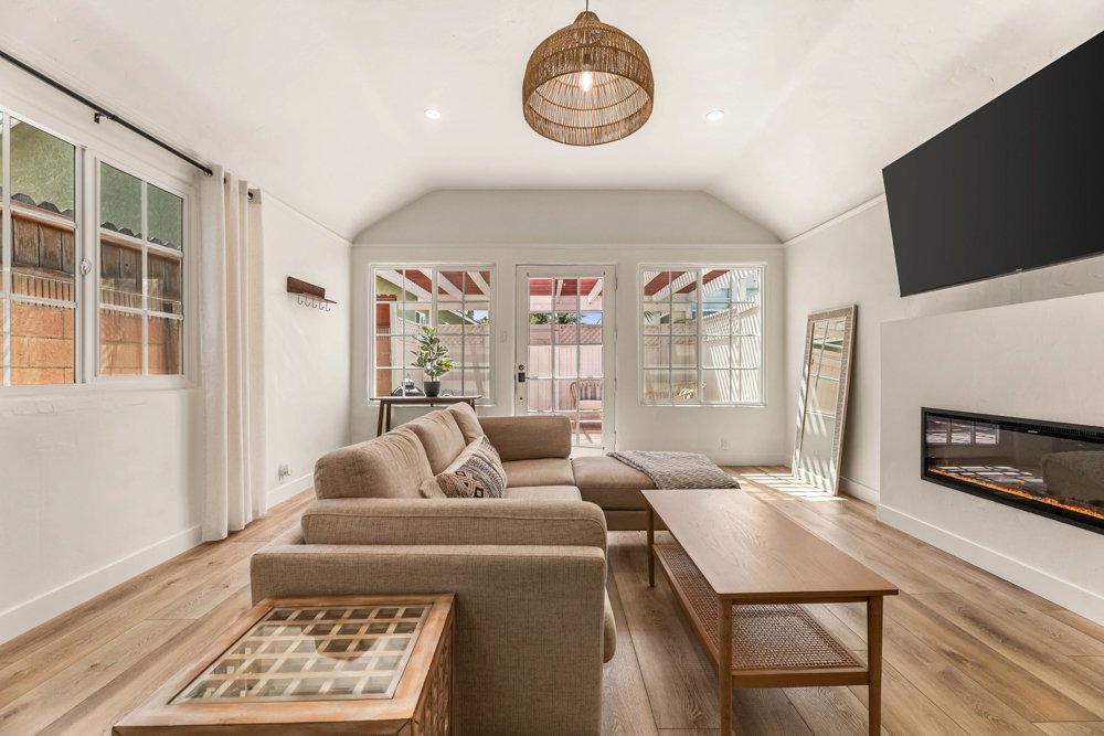 Modern Tides-Long BeachCA-natural-light-photography-studio-lifestyle-photoshoot-location-editorial-11.jpg