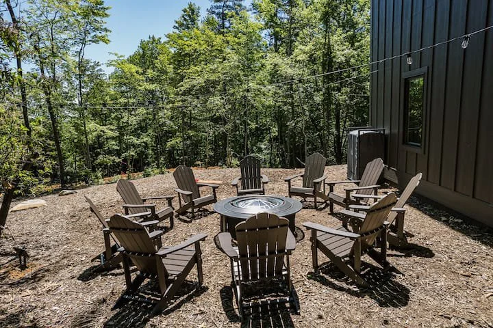 Quiet Ridge-Lake LureNC-natural-light-photography-studio-lifestyle-photoshoot-location-editorial-25.jpg