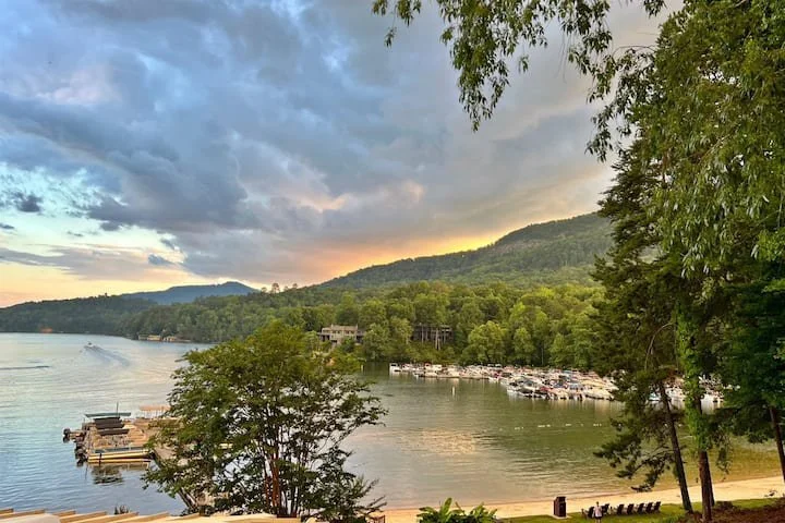 Quiet Ridge-Lake LureNC-natural-light-photography-studio-lifestyle-photoshoot-location-editorial-26.jpg