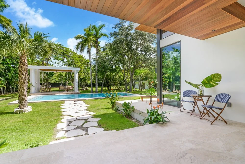 Lush Sanctuary-MiamiFL-natural-light-photography-studio-lifestyle-photoshoot-location-editorial-11.jpg