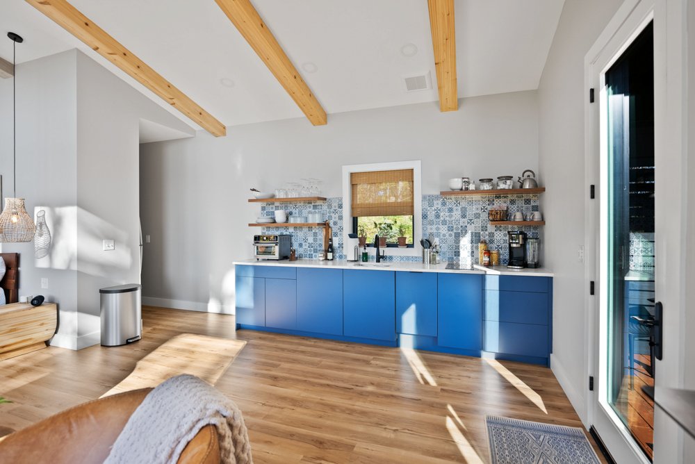 Spruce Retreat-ClydeNC-natural-light-photography-studio-lifestyle-photoshoot-location-editorial-6.jpg