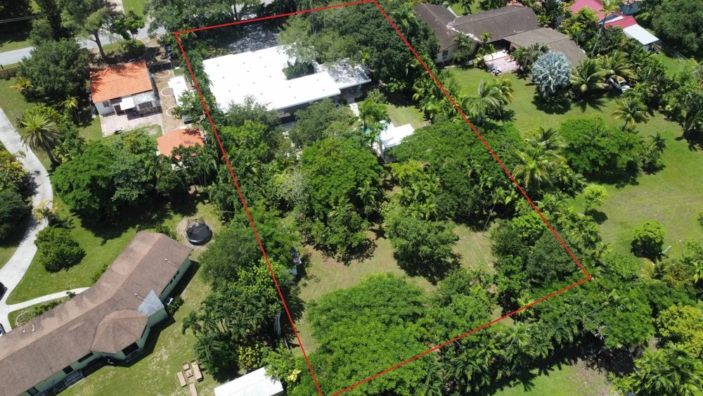 Lush Sanctuary-MiamiFL-natural-light-photography-studio-lifestyle-photoshoot-location-editorial-13.jpg