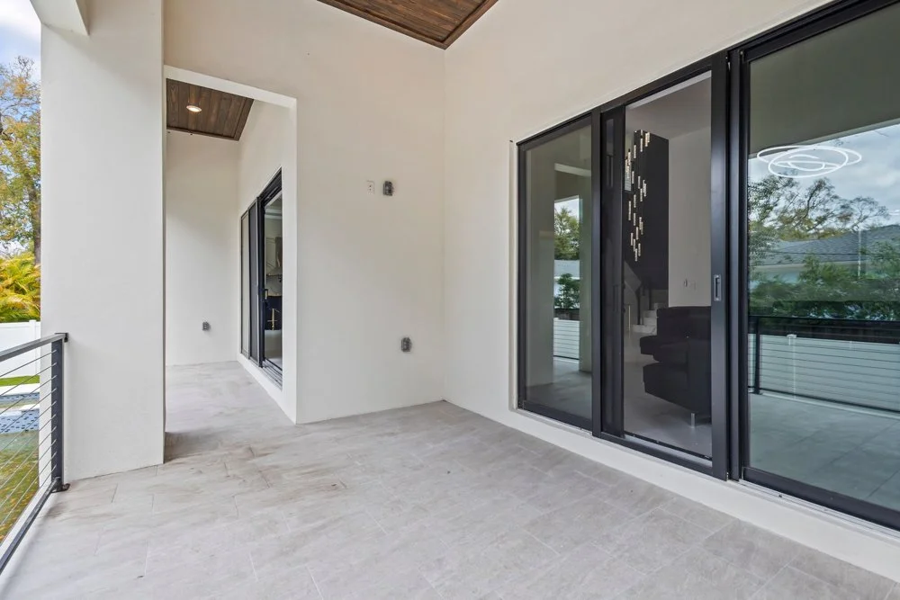 Skyline Modern-TampaFL-natural-light-photography-studio-lifestyle-photoshoot-location--23.jpg