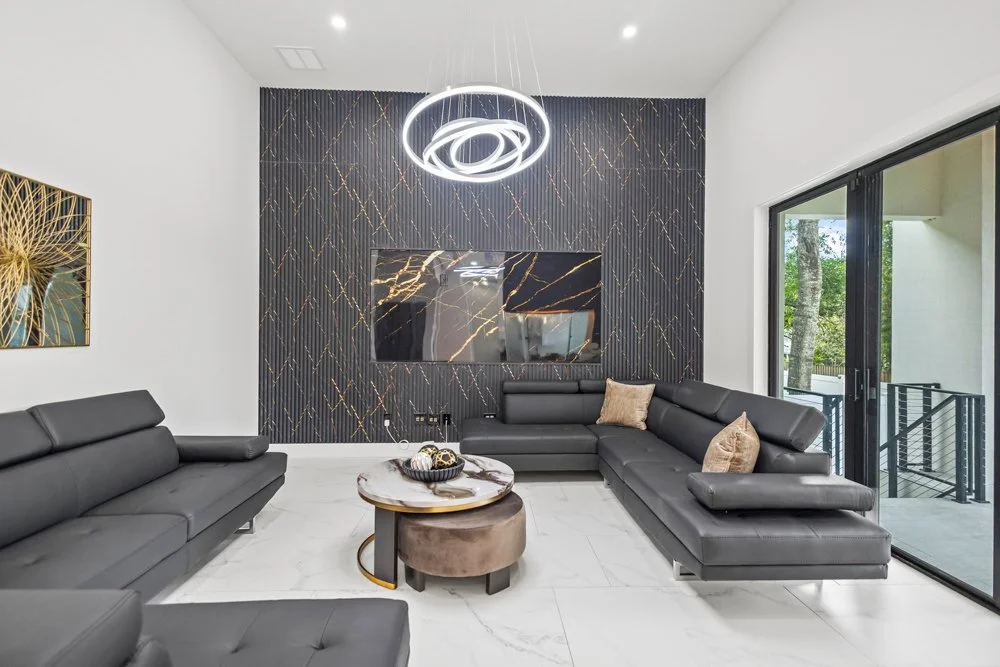 Skyline Modern-TampaFL-natural-light-photography-studio-lifestyle-photoshoot-location--35.jpg