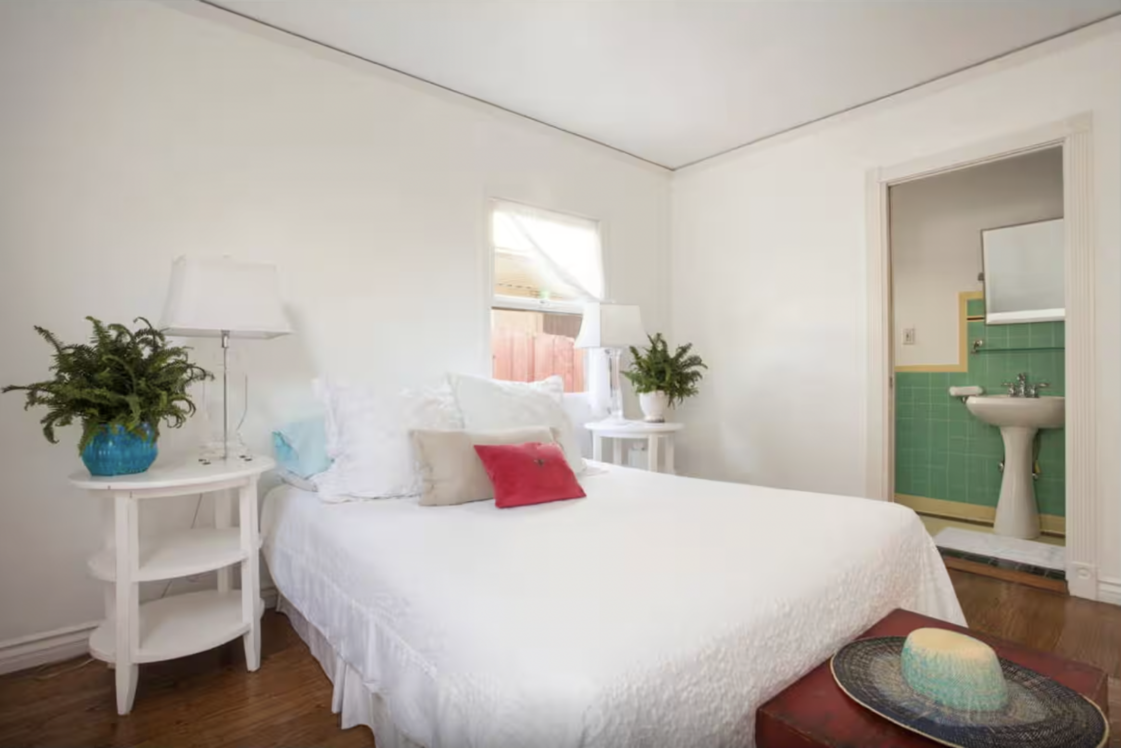 Calm Cottage-LosAngelesCA-natural-light-photography-studio-lifestyle-photoshoot-location-13.png