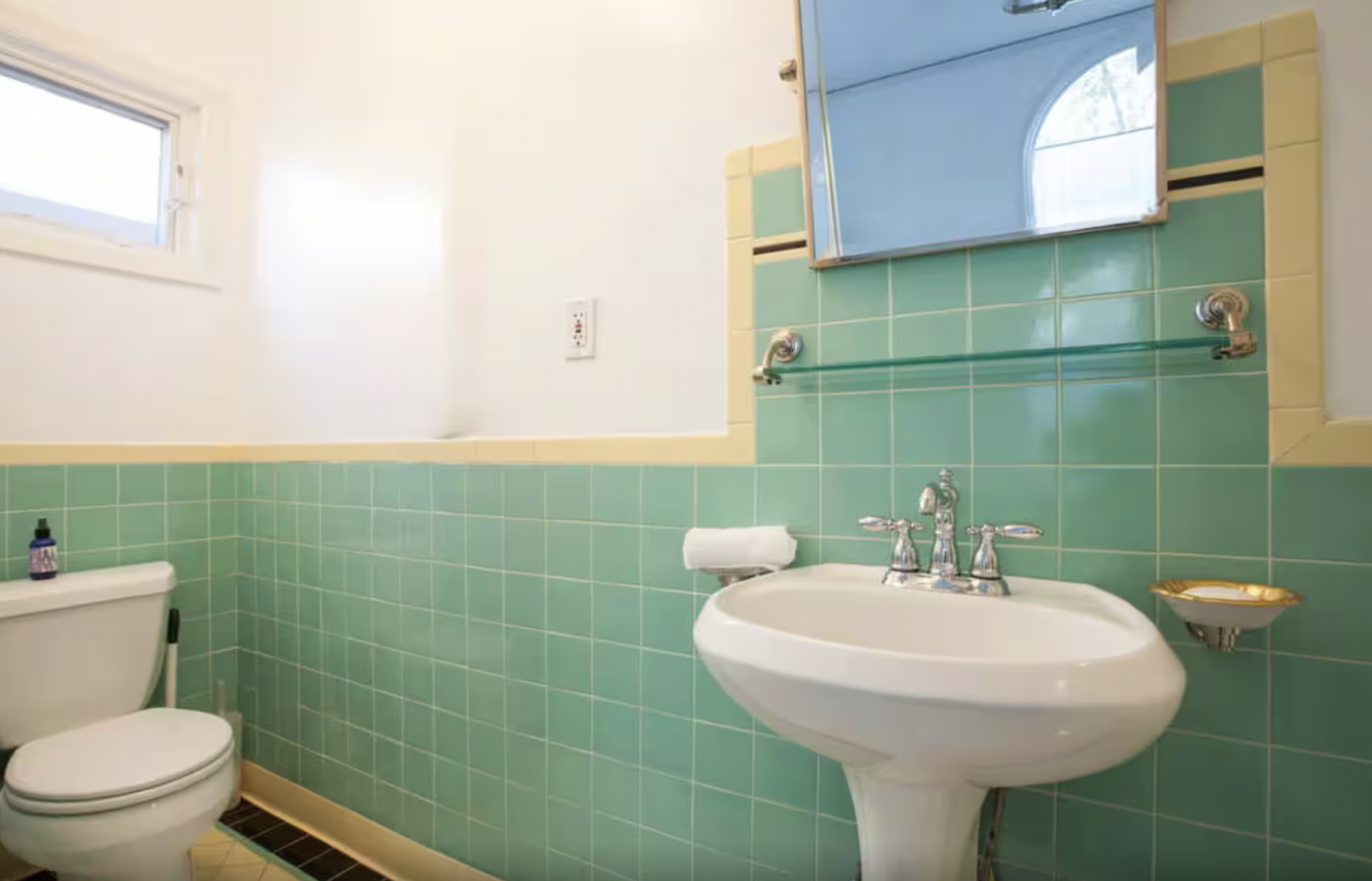 Calm Cottage-LosAngelesCA-natural-light-photography-studio-lifestyle-photoshoot-location-18.png