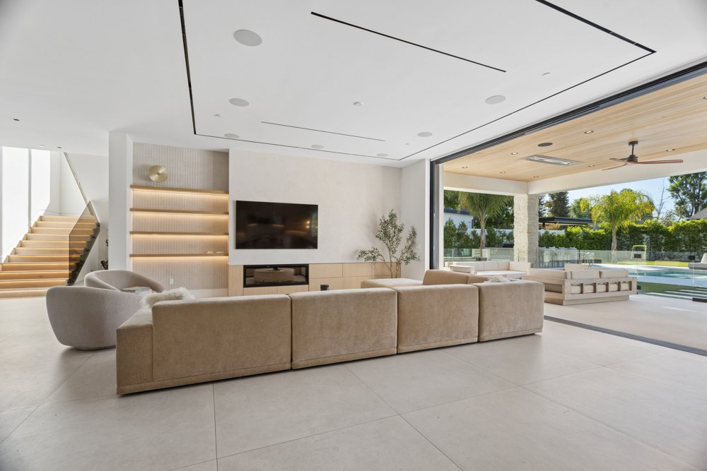 Green Court-Woodland HillsCA-natural-light-photography-studio-lifestyle-photoshoot-location--11.jpg