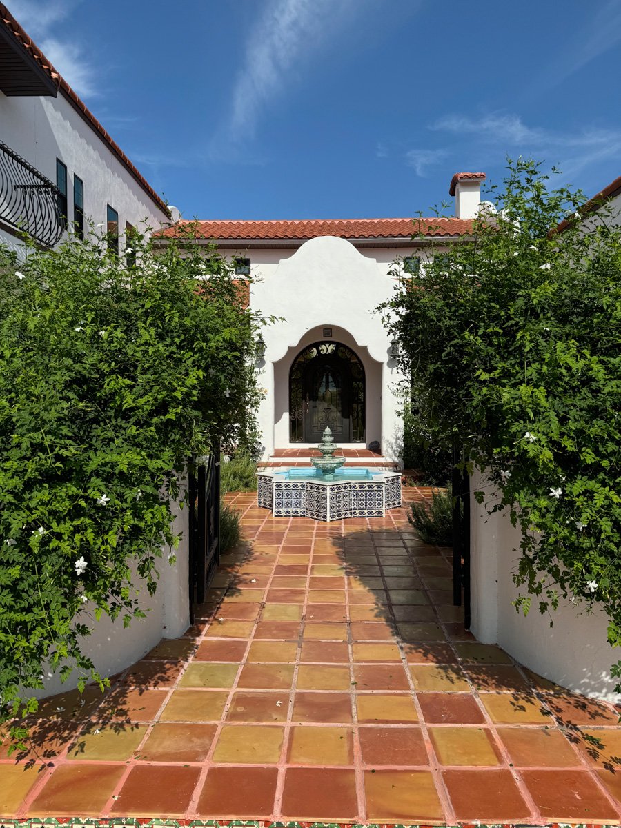 The Mansion-ClermontFL-natural-light-photography-studio-lifestyle-photoshoot-location--11.jpg