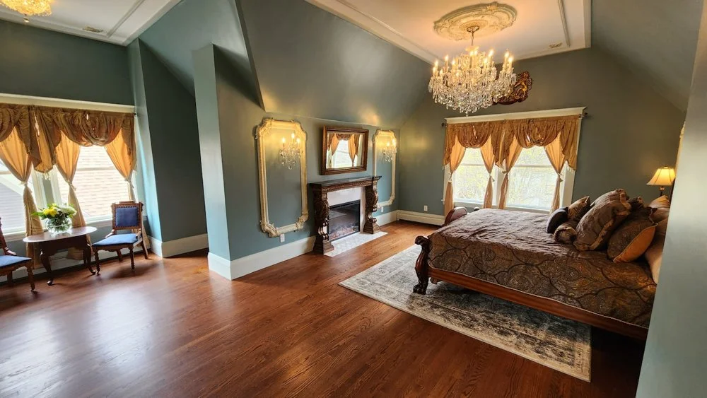 Gilded Manor-MinneapolisMN-natural-light-photography-studio-lifestyle-photoshoot-location-10.jpg