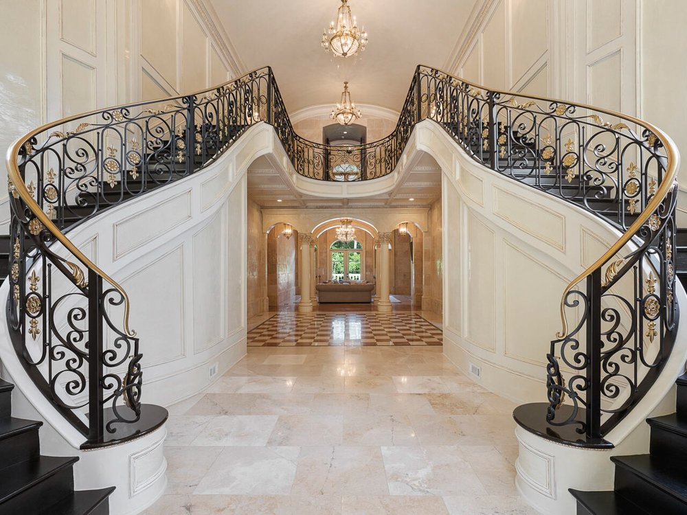 European Villa-AtlantaGA-light-photography-studio-lifestyle-photoshoot-location-2.jpg