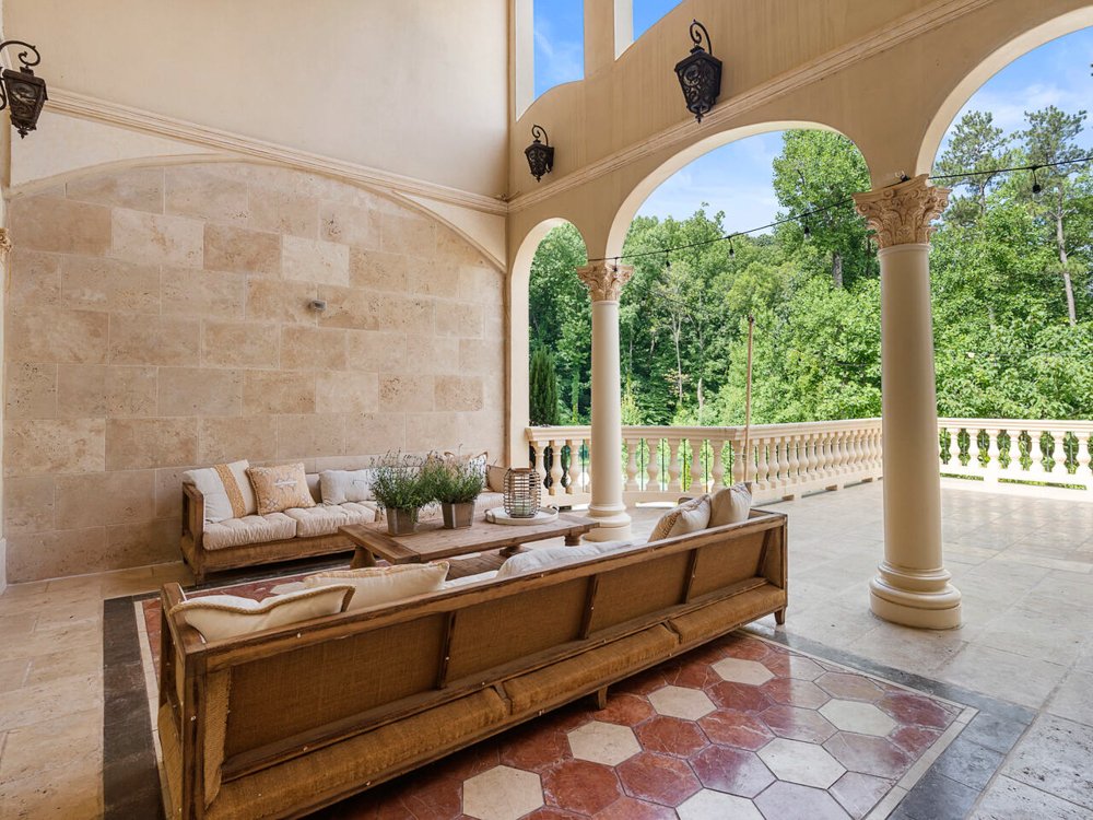 European Villa-AtlantaGA-light-photography-studio-lifestyle-photoshoot-location-14.jpg