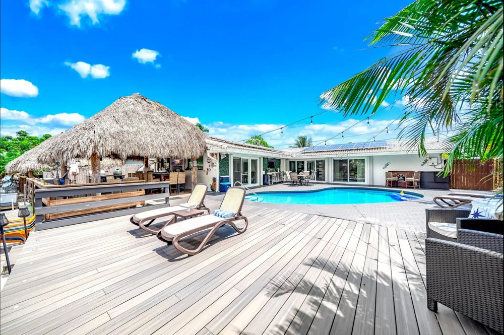 Tiki Paradise-Ft. LauderdaleFL-light-photography-studio-lifestyle-photoshoot-location-14.jpg
