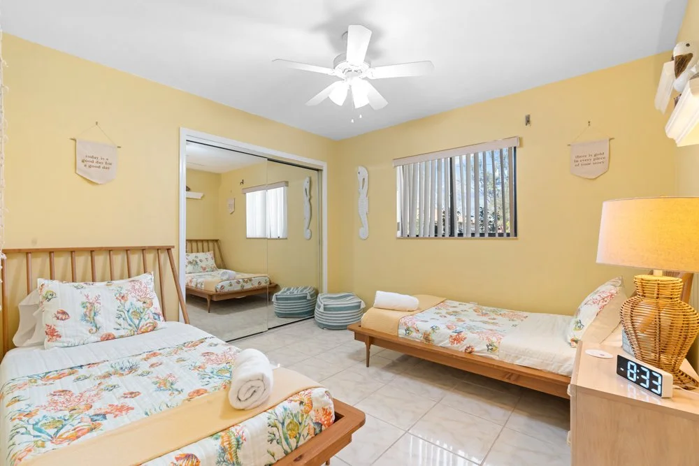 Tropical Escape-CapeCoralFL-light-photography-studio-lifestyle-photoshoot-location-14.jpg