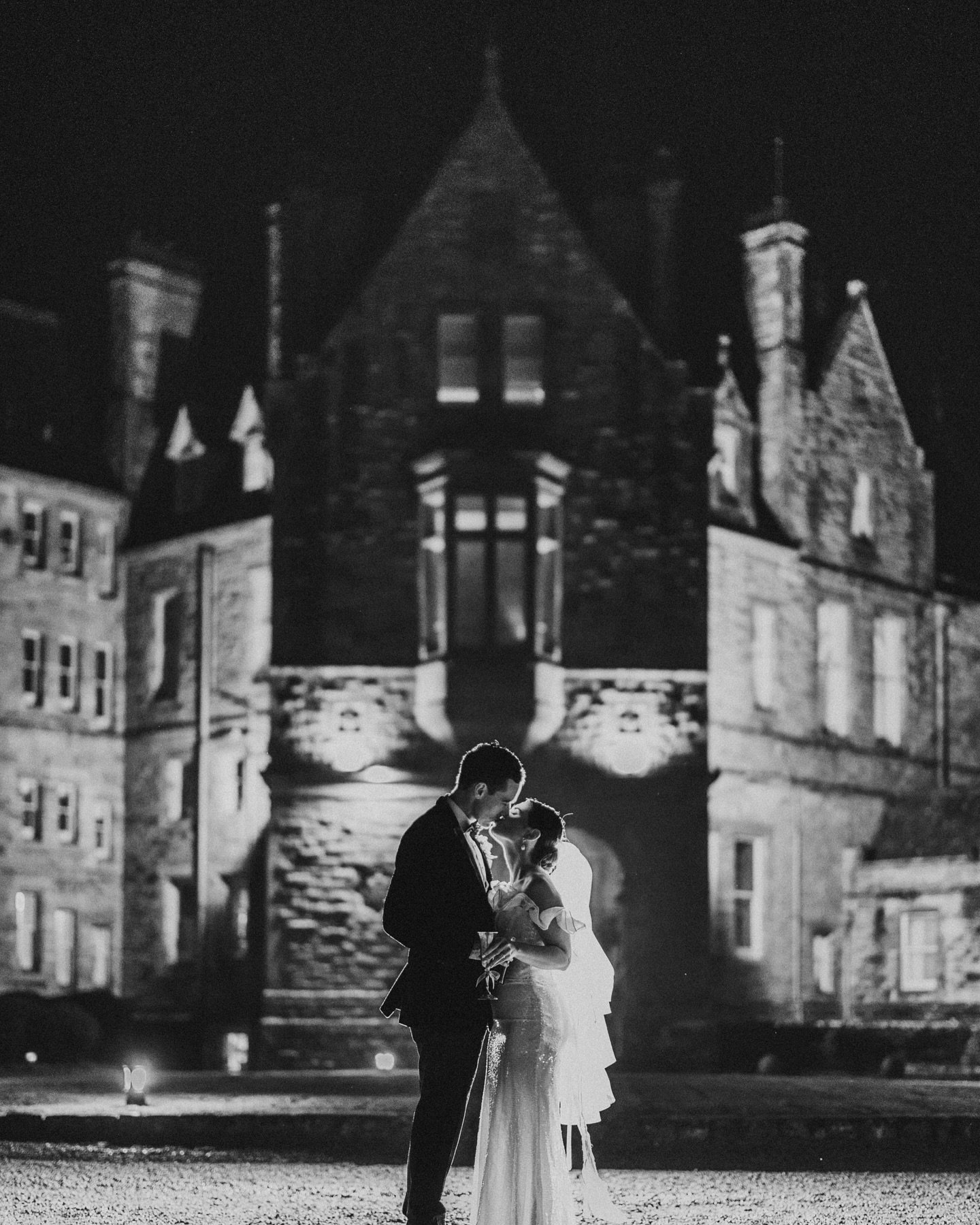 Sadie &amp; Brendan! ❤️

@castleleslie 
@ianhigginsonmedia 
@prohairbycatherine 
@ramblingrosenewry 
@sakmakeup.co.uk 
@aandbe_dallas 
@redgroomswear 
@epiceventdesign 
@bentleyboysband 
@ni_cake_design