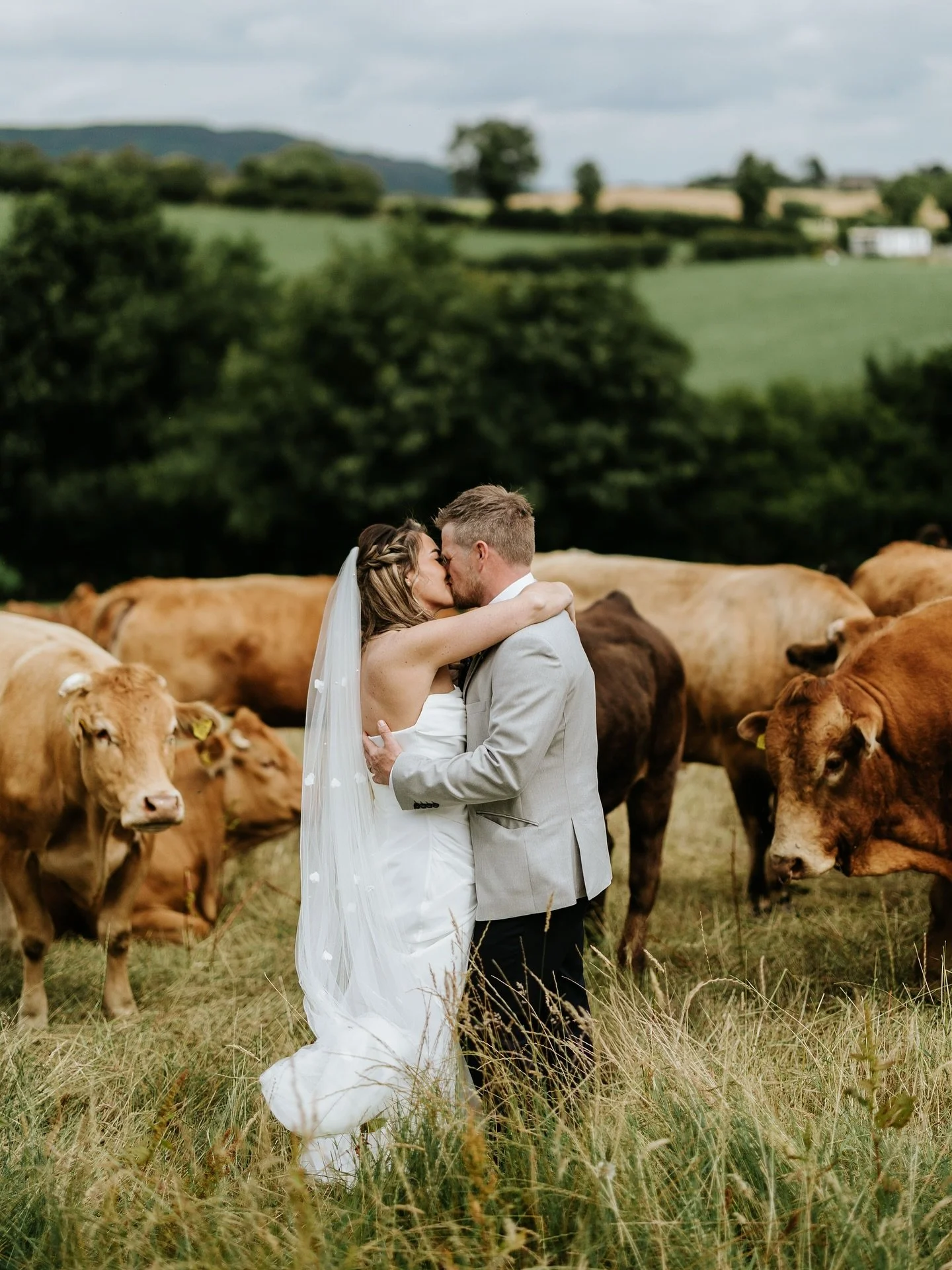 Jane &amp; Chris ❤️📸

@killeavycastle 
@kerrieannkane_makeup 
@labodabridal.banbridge 
@bryontour 
@sugartownroad 
@claudiaclendinningmusic 
@laulo_cakes 
@rpmmedia.info