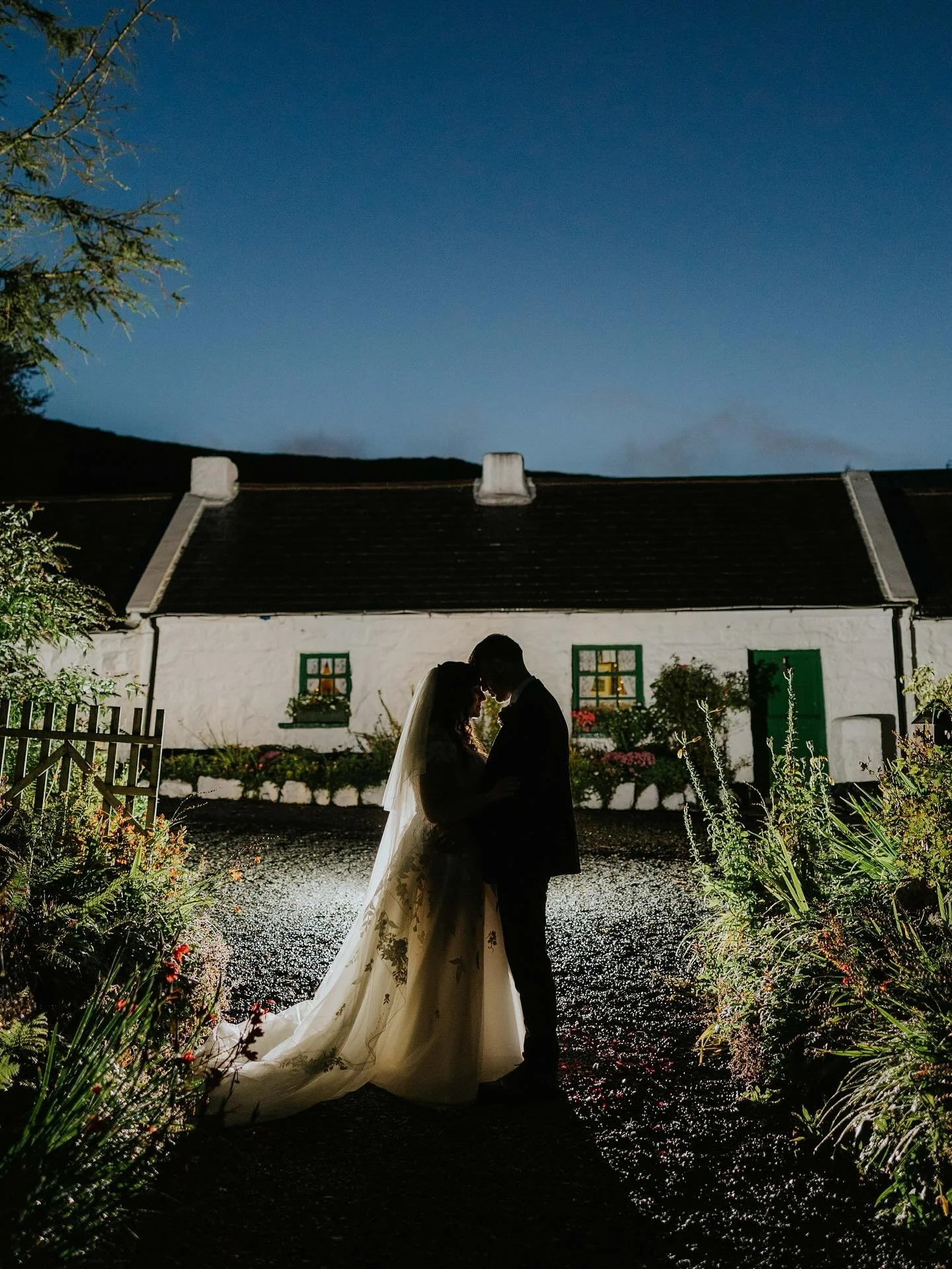 Tara &amp; Malachy ❤️📸

@rockymountaincottage 
@milltowndigital 
@roomangelz17 
@fintanfloodandsons 
@niamhnoademusic 
@stevenmcbride16 
@emershearerharpist 
@cameoflage 
@infinityweddingband 
@maidbysineadbridalmakeup 
@jolenefeenanhair 
@the_brida