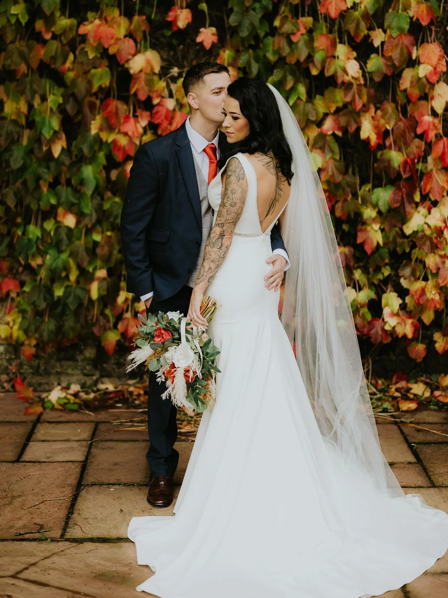 Alex &amp; Gareth ❤️📸 🍁 🍂 🍃 

Cheers to @leighparke for covering second shooting and groom prep 🫶🏻

@dunadryhotelandgardens 
@letsfaceitcreation 
@warrenattwell 
@cduffmuc 
@jacquibothwellhair 
@jennyatinner_beauty 
@weddedblissportglenone 
@fo