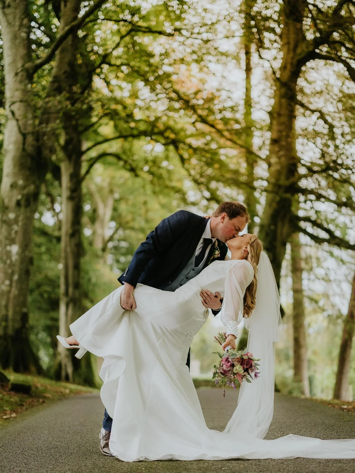 Amy &amp; Scott ❤️📸 🚜 

@corickhousehotel_spa 
@edenvalegardenfloral 
@the_bridal_barn_ni 
@bridgemediani 
@luxurychauffeurni 
@atmosphereweddingband 
@lauramcnamee_makeup 
@stu_dio44 
@sd_kells