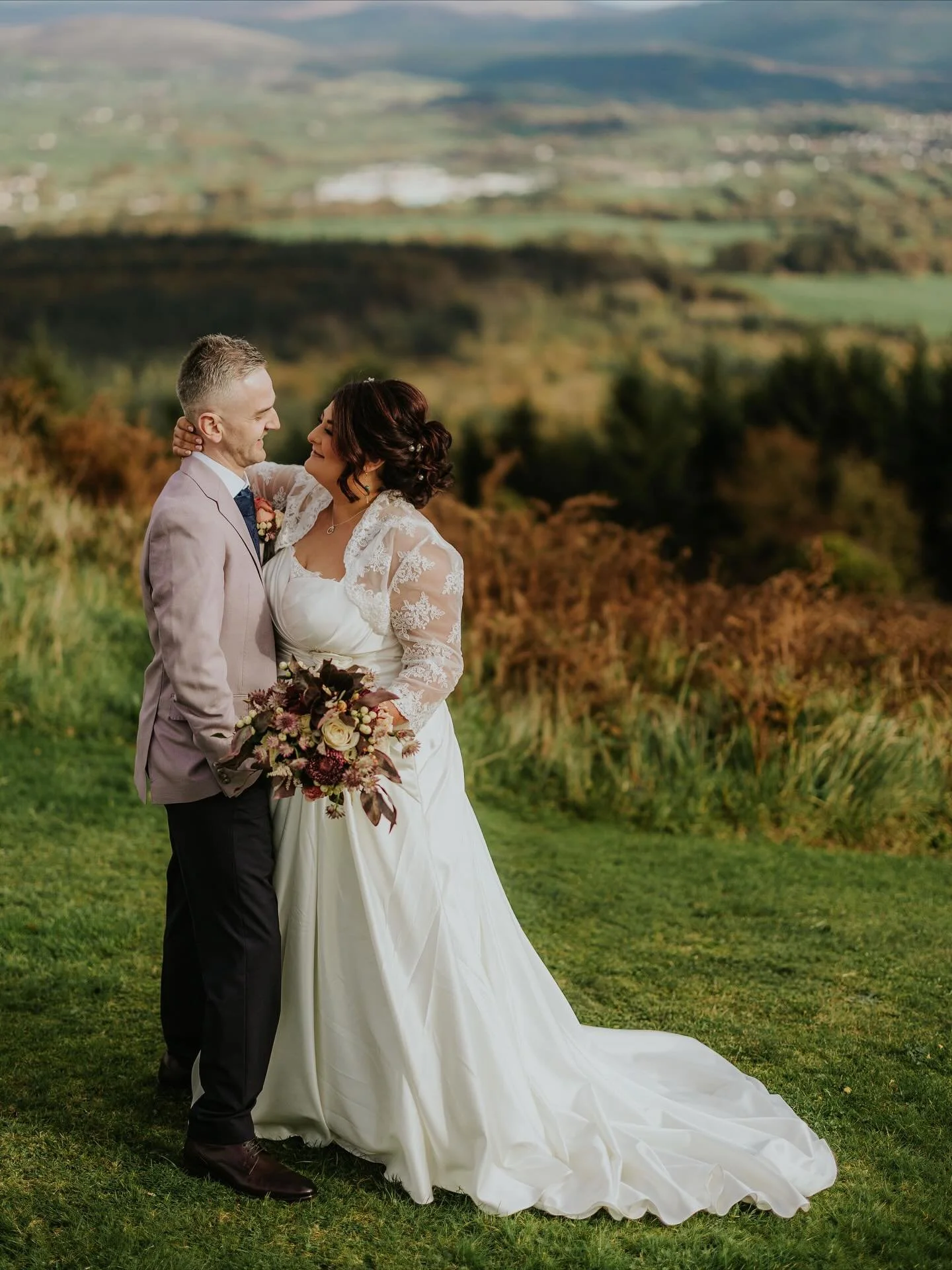 Aoife &amp; Ollie 🥰📸

@flagstafflodgenewry 
@idealweddingcarsni 
@djmarkog 
@louis_boyd 
@fabfleurscullyhanna 
@lauramcnamee_makeup 
@fortheclickk
