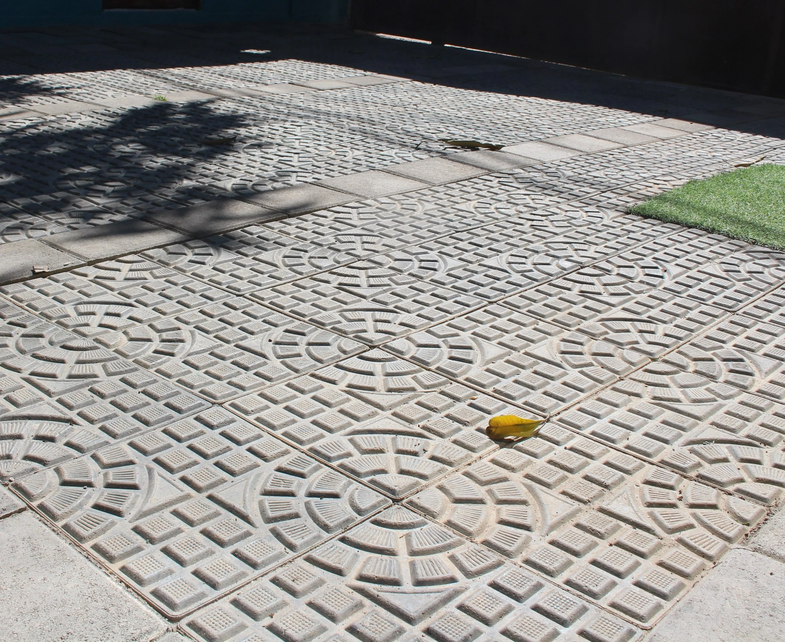 3sandplasticpavers.jpg