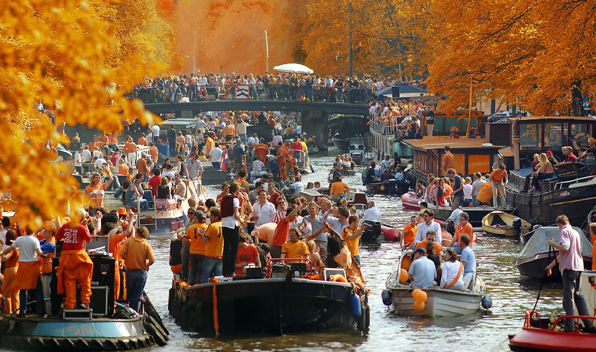 King's Day (image courtesy of Pinterest: https://i.pinimg.com/originals/e7/cd/c3/e7cdc354dc28ce3715da28542cc27f5d.jpg)