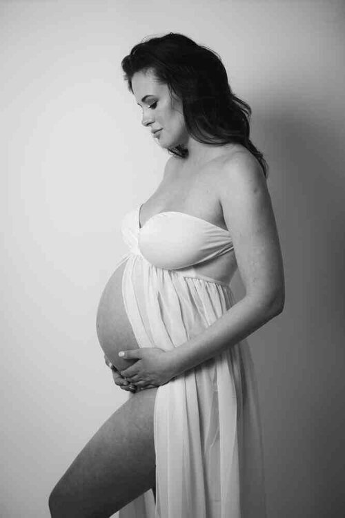 Black and White Maternity Pregnancy Photo Shoot Toronto-3.jpg