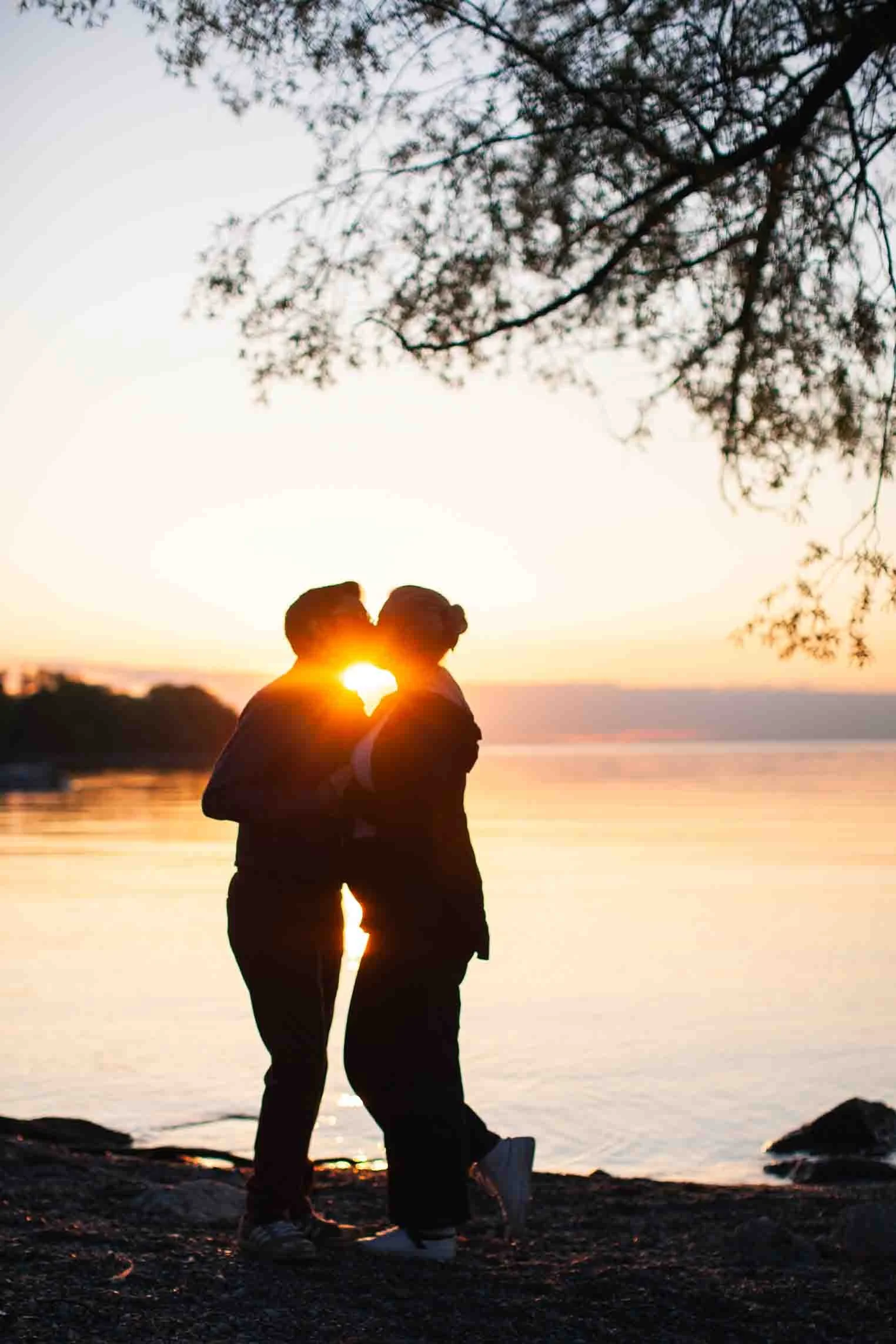 richards-memorial-park-sunrise-engagement-photoshoot-mississauga-candid-editorial.jpg104.jpg
