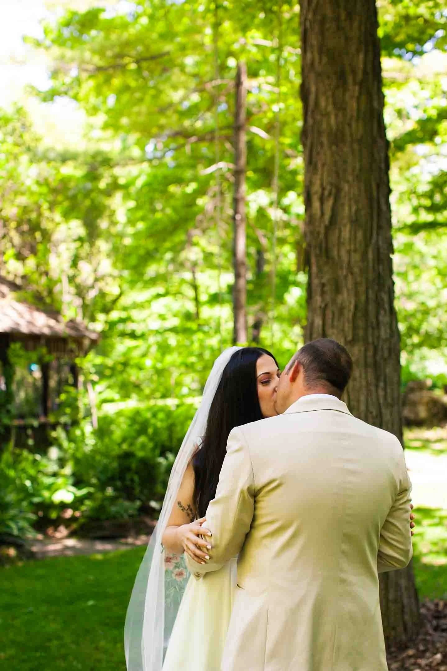 cambridge-ontario-garden-wedding-photography-couple-portraits-7.jpg