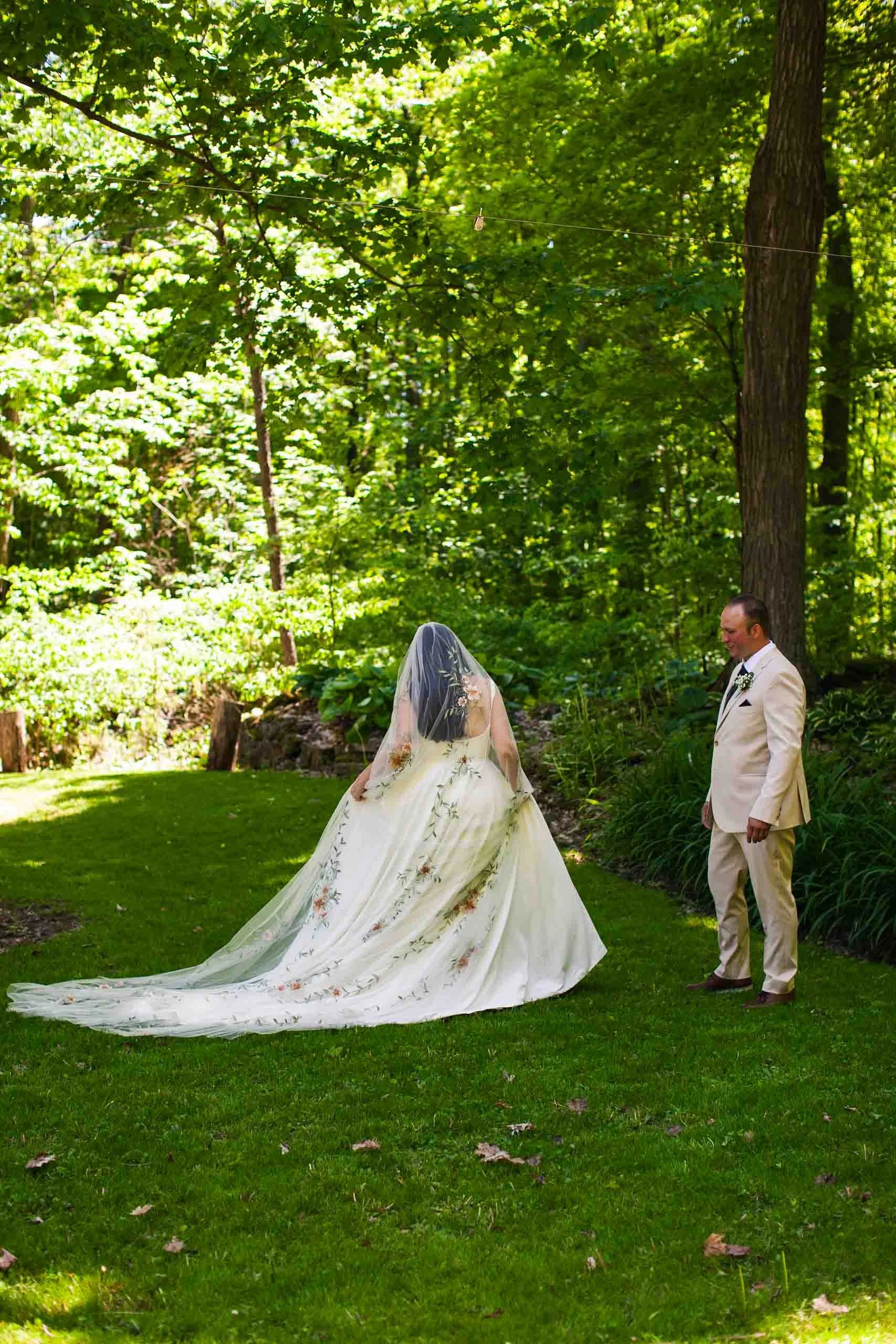cambridge-ontario-garden-wedding-photography-couple-portraits-9.jpg