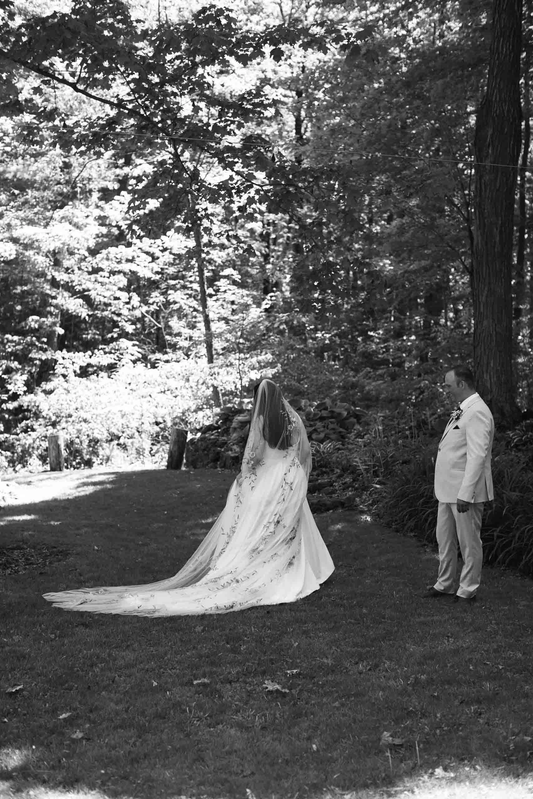 cambridge-ontario-garden-wedding-photography-couple-portraits-10.jpg