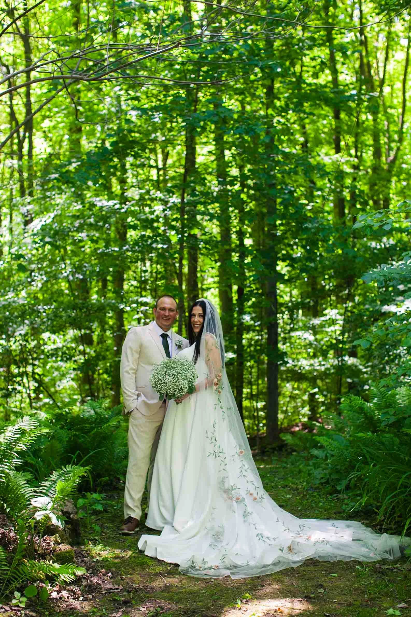cambridge-ontario-garden-wedding-photography-couple-portraits-12.jpg