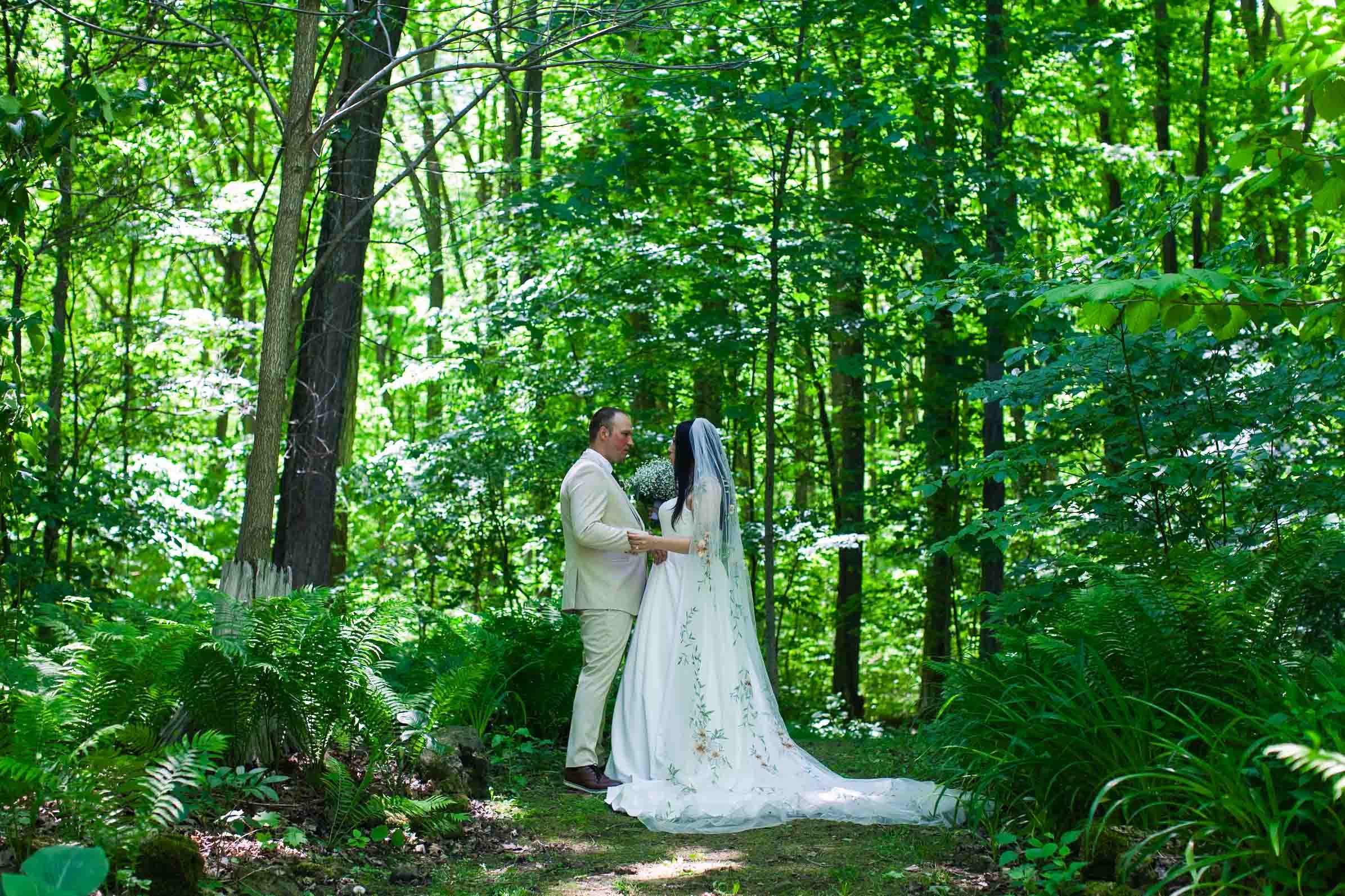 cambridge-ontario-garden-wedding-photography-couple-portraits-15.jpg