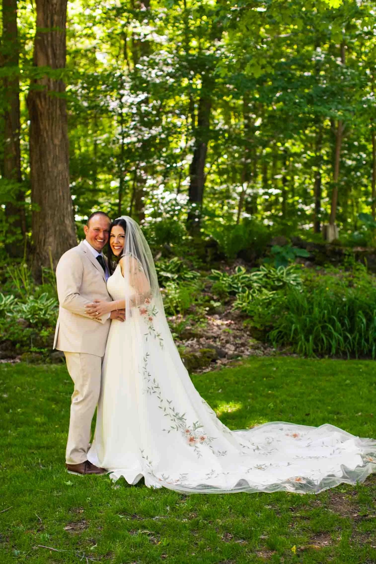 cambridge-ontario-garden-wedding-photography-couple-portraits-33.jpg