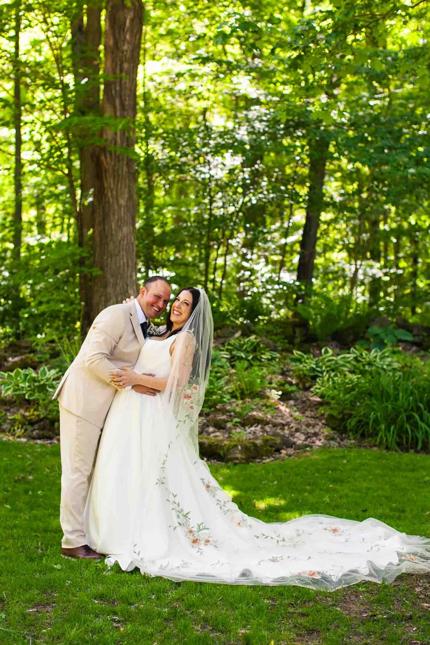 cambridge-ontario-garden-wedding-photography-couple-portraits-34.jpg