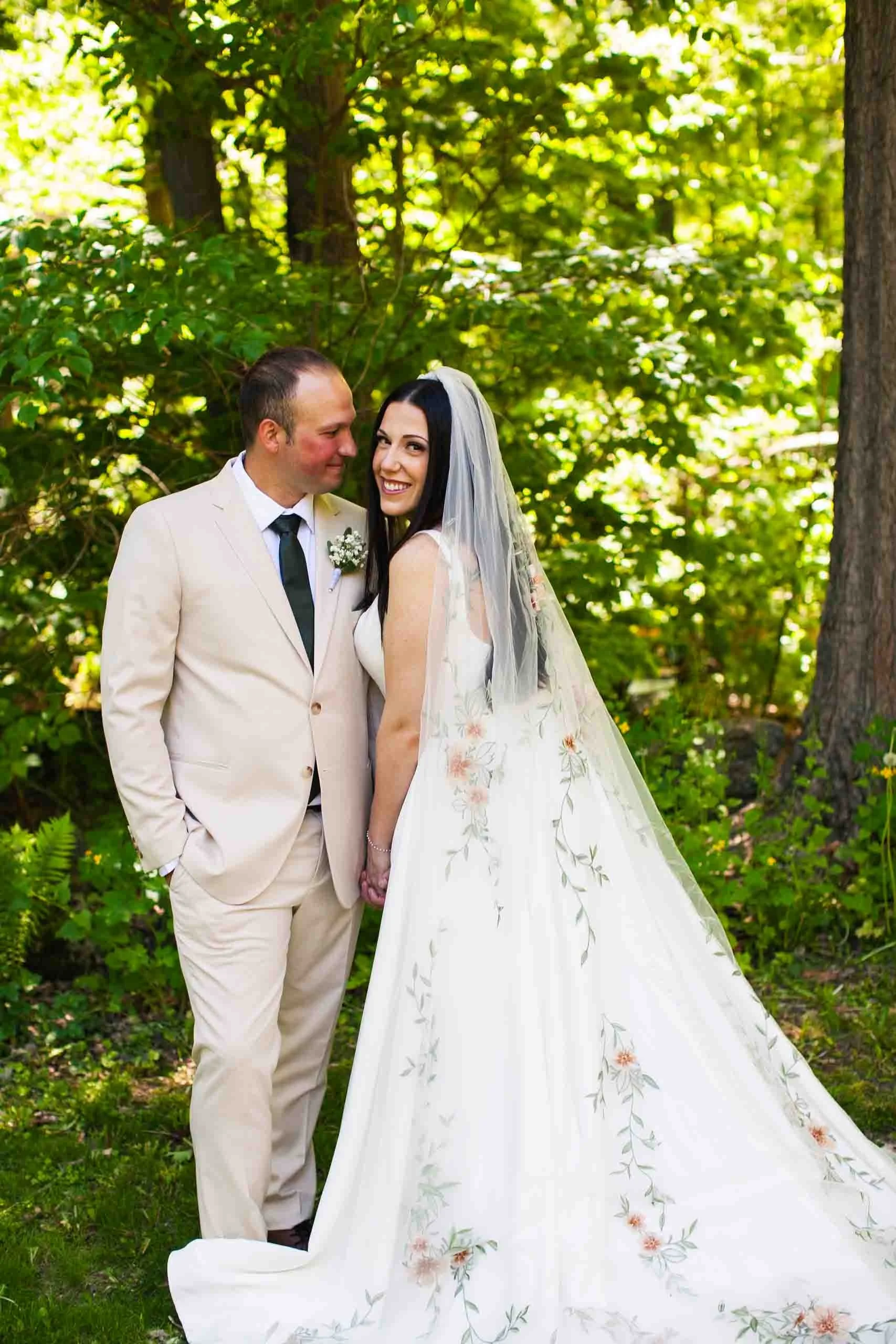cambridge-ontario-garden-wedding-photography-couple-portraits-42.jpg