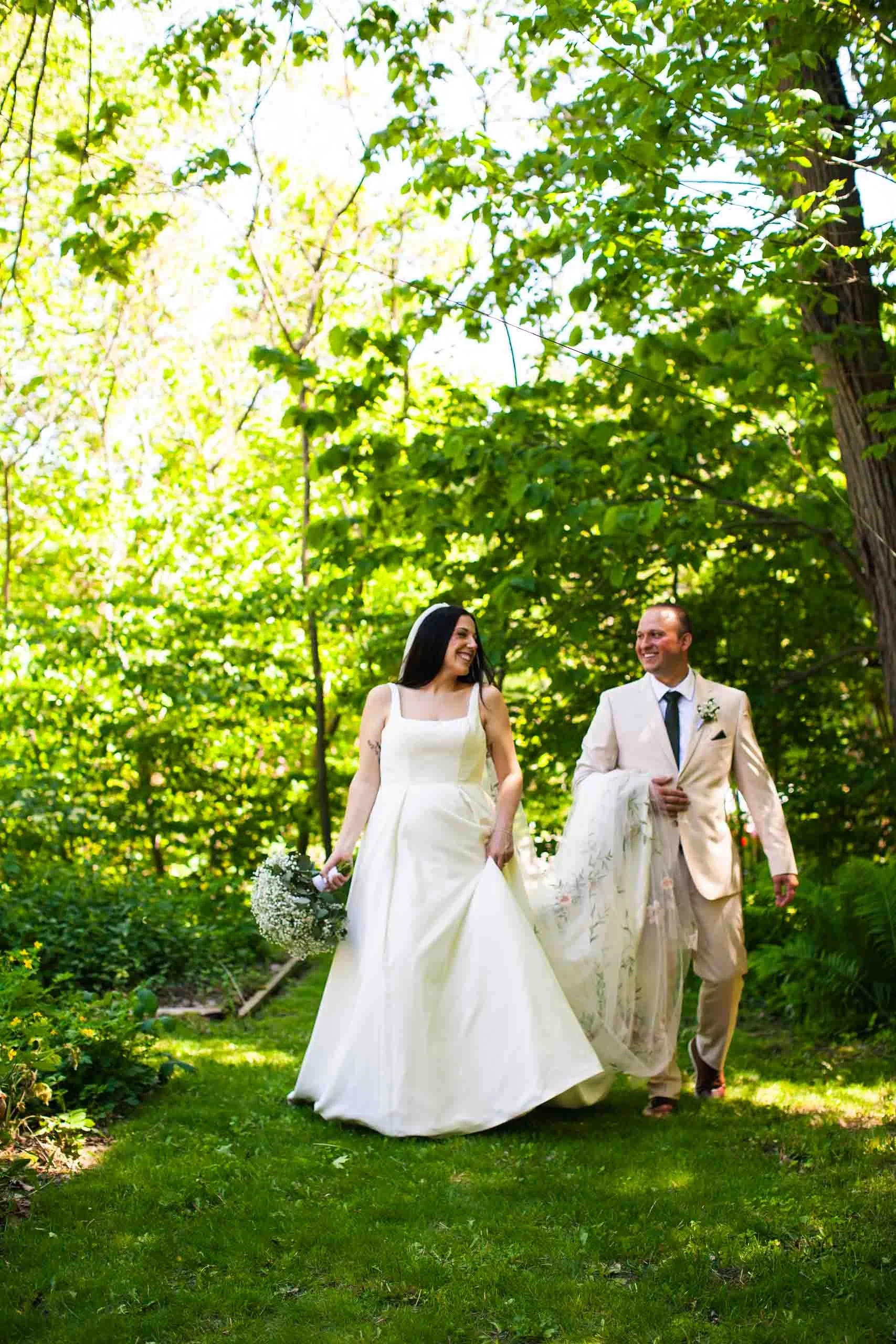 cambridge-ontario-garden-wedding-photography-couple-portraits-44.jpg