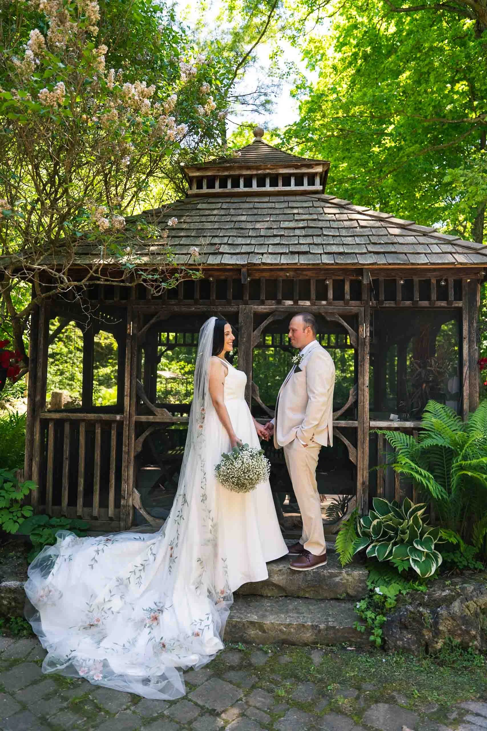 cambridge-ontario-garden-wedding-photography-couple-portraits-46.jpg