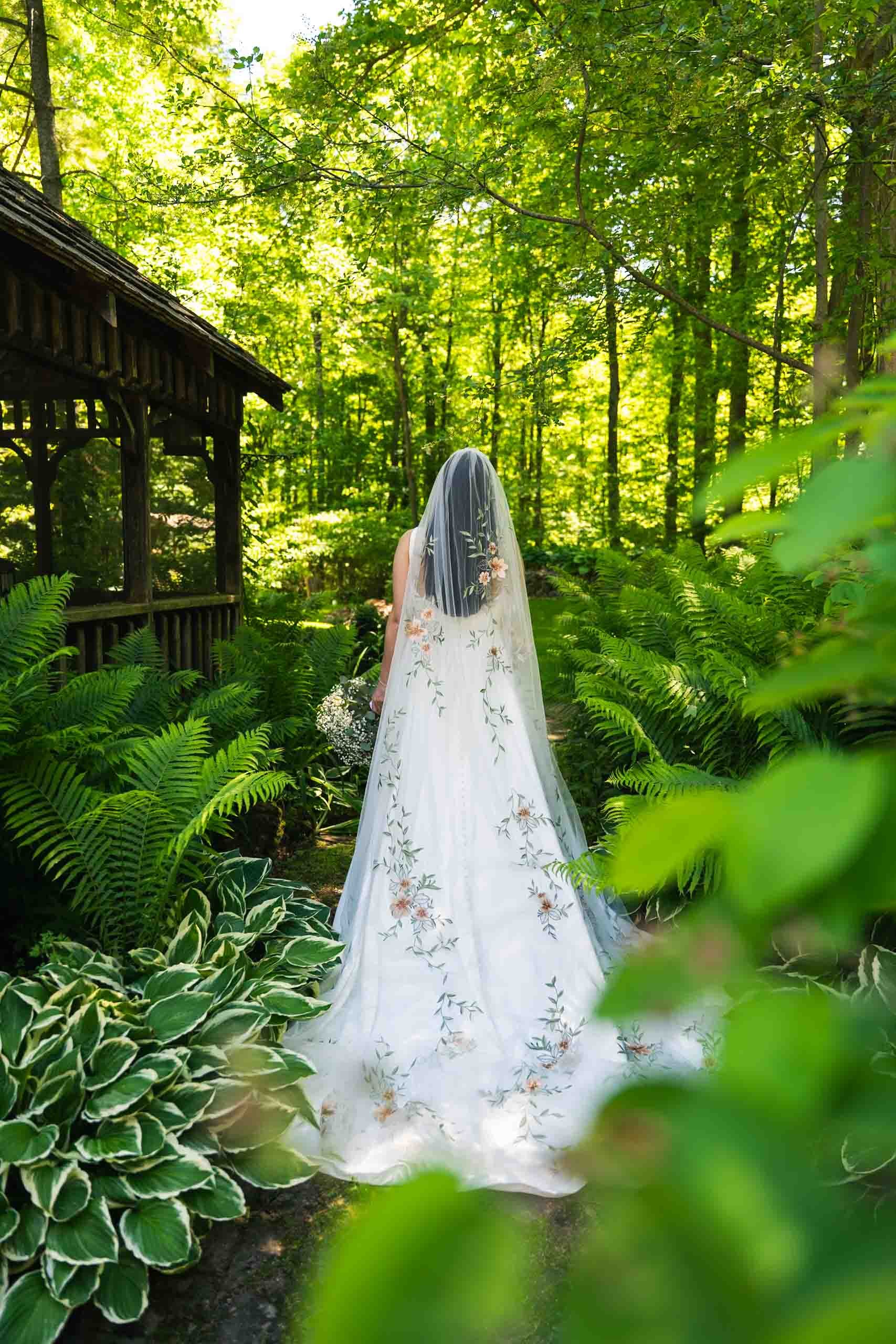 cambridge-ontario-garden-wedding-photography-couple-portraits-48.jpg