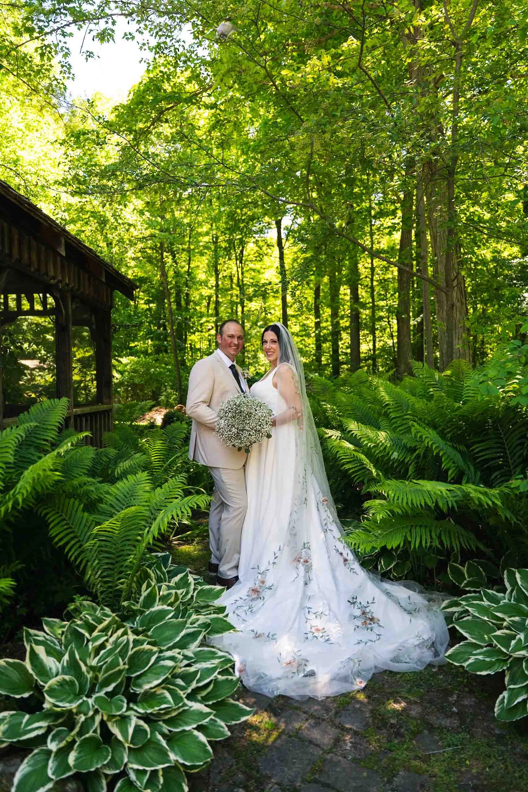 cambridge-ontario-garden-wedding-photography-couple-portraits-53.jpg