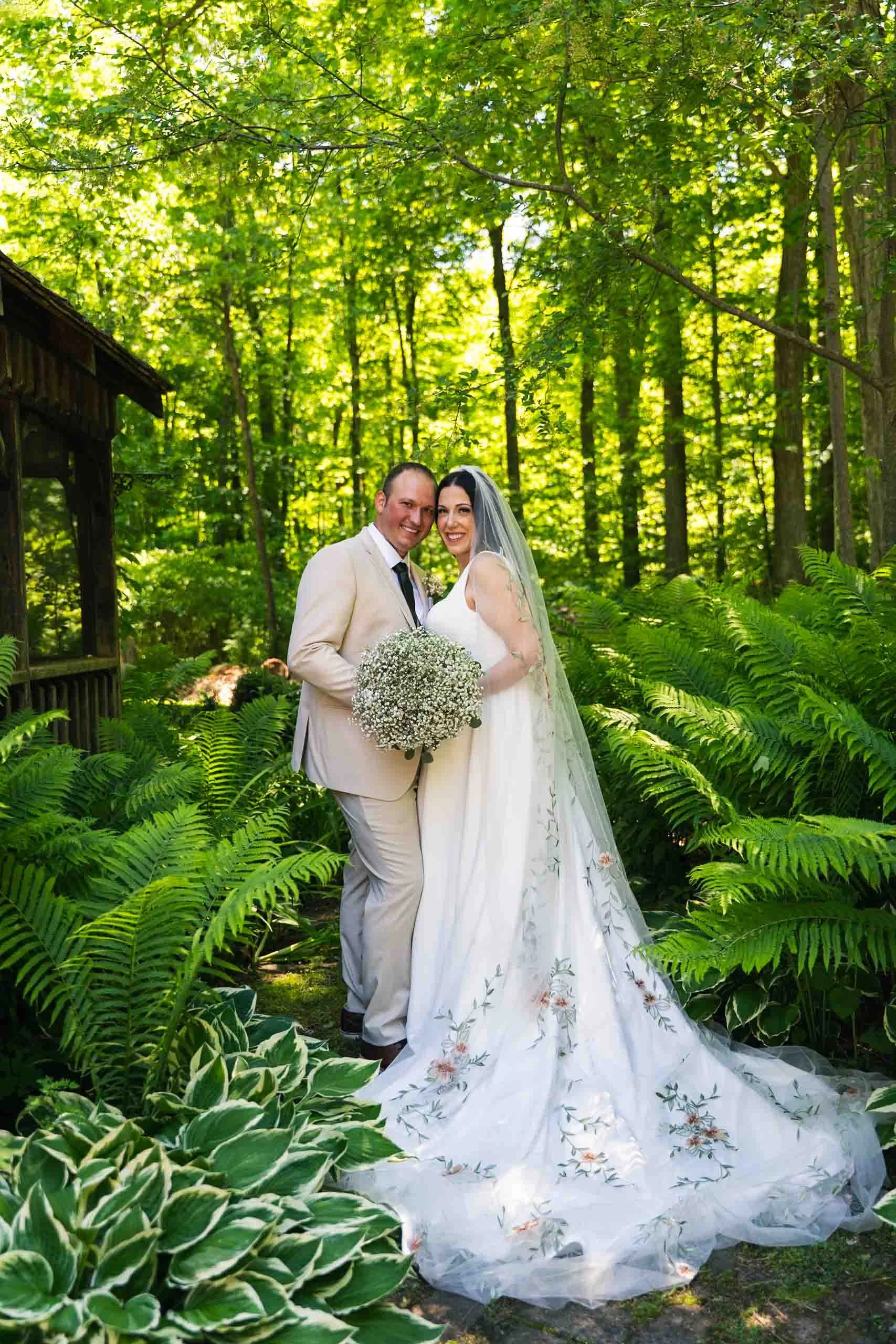 cambridge-ontario-garden-wedding-photography-couple-portraits-54.jpg