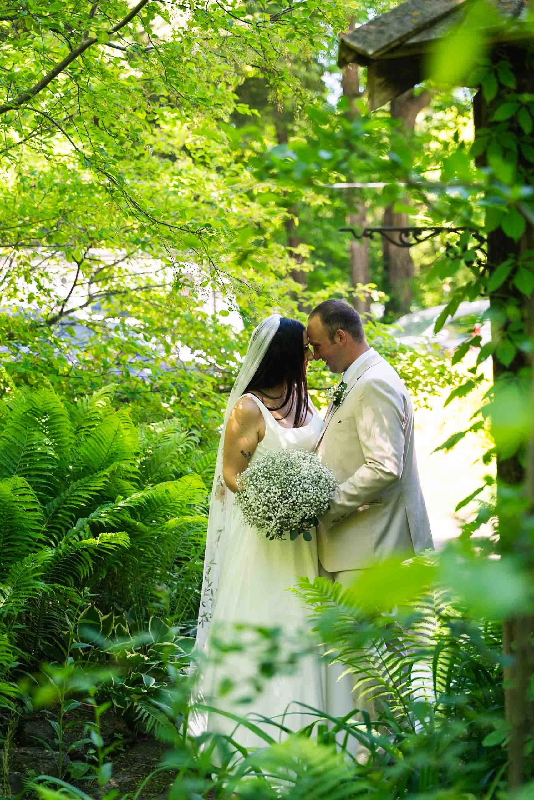 cambridge-ontario-garden-wedding-photography-couple-portraits-56.jpg
