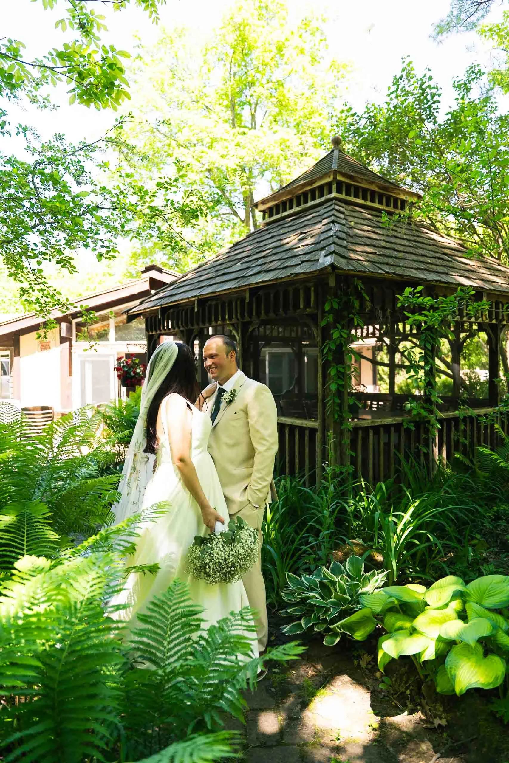 cambridge-ontario-garden-wedding-photography-couple-portraits-57.jpg