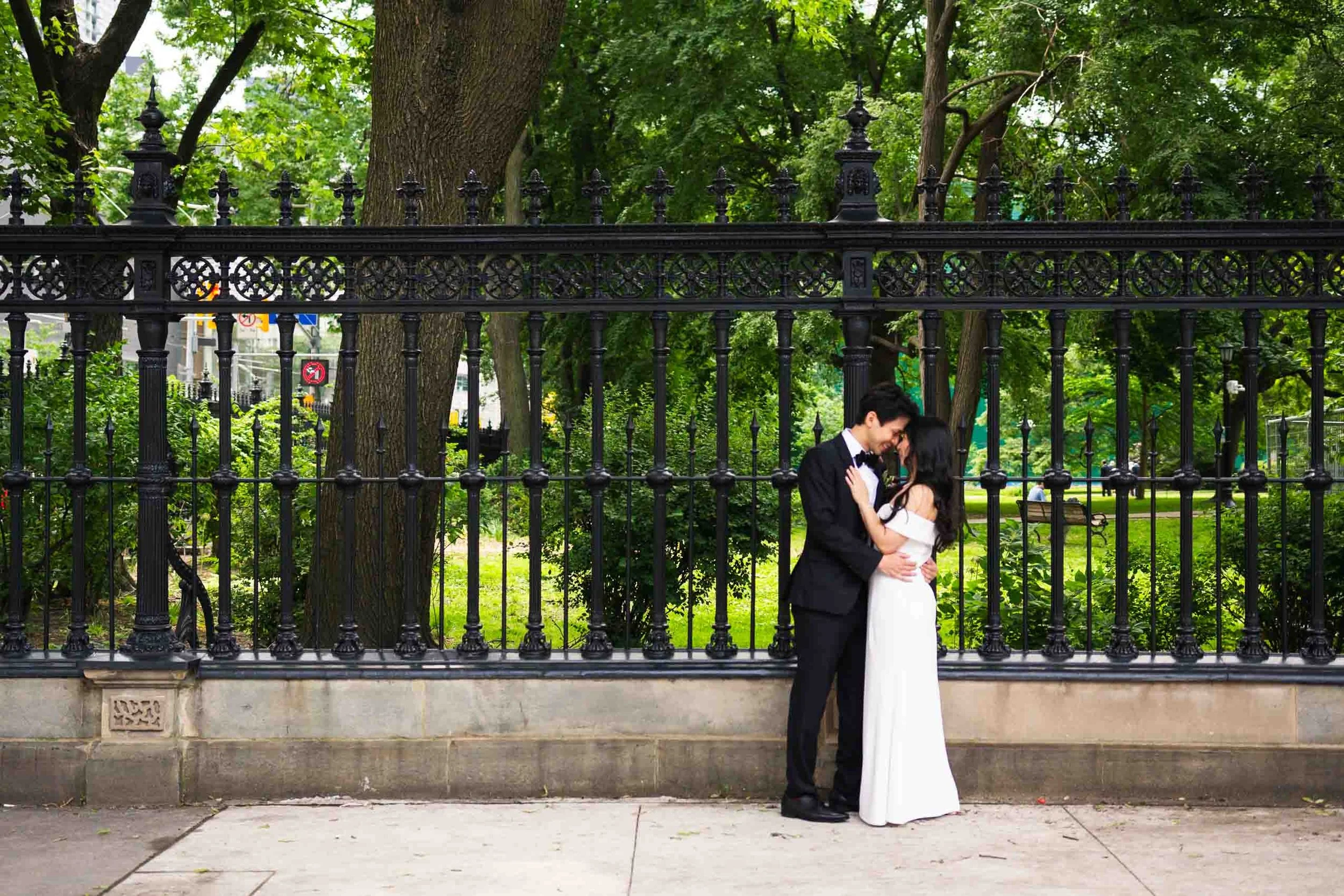 Osgoode Hall Couple Wedding Photos Toronto
