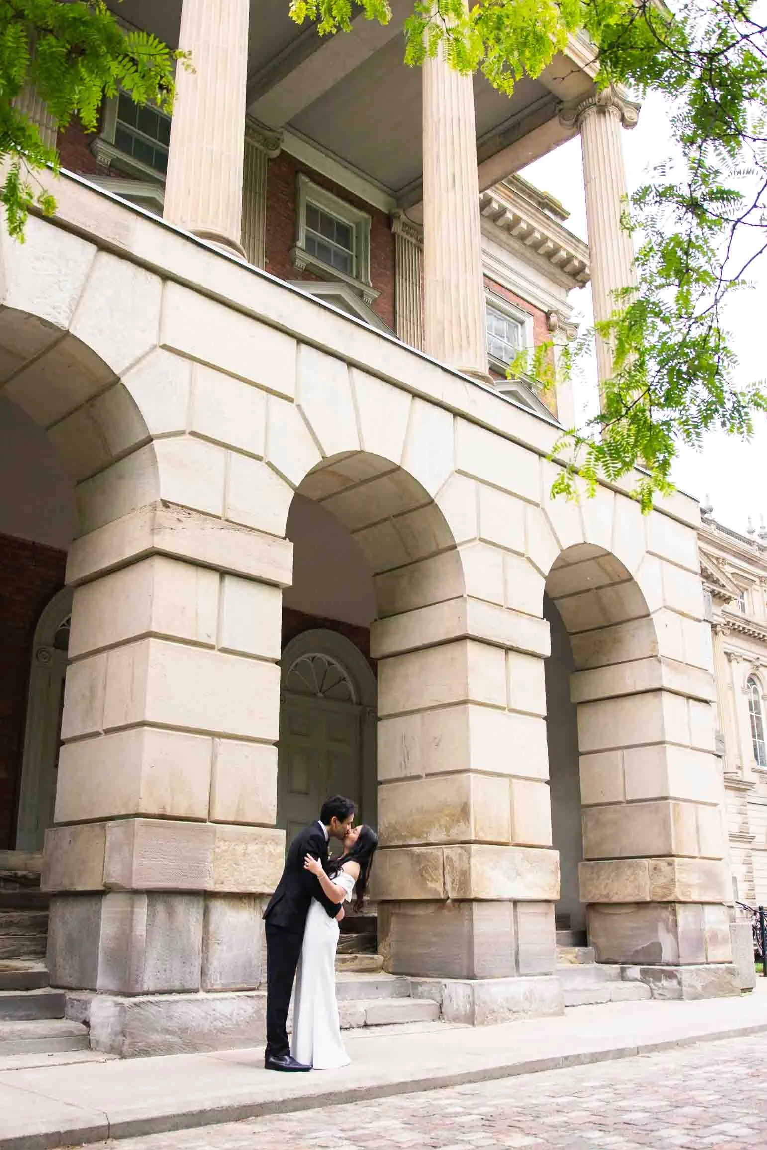 Osgoode Hall Couple Wedding Photos Toronto