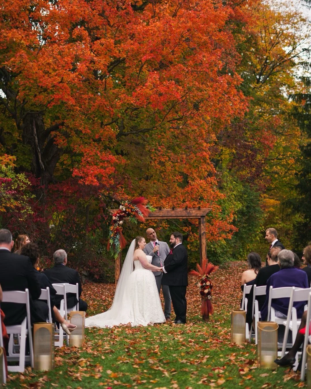 A perfect fall wedding in Ontario, Canada 🍁

📍Venue: @alton.mill.weddings 
📸 Photography: @yanimacutephotography
📸 2nd Shooter: @karenmelissa.photography 
🎥 Videography: @nicholasclaytonli 

#weddingphotography #fallweddings #fall #autumn #autum