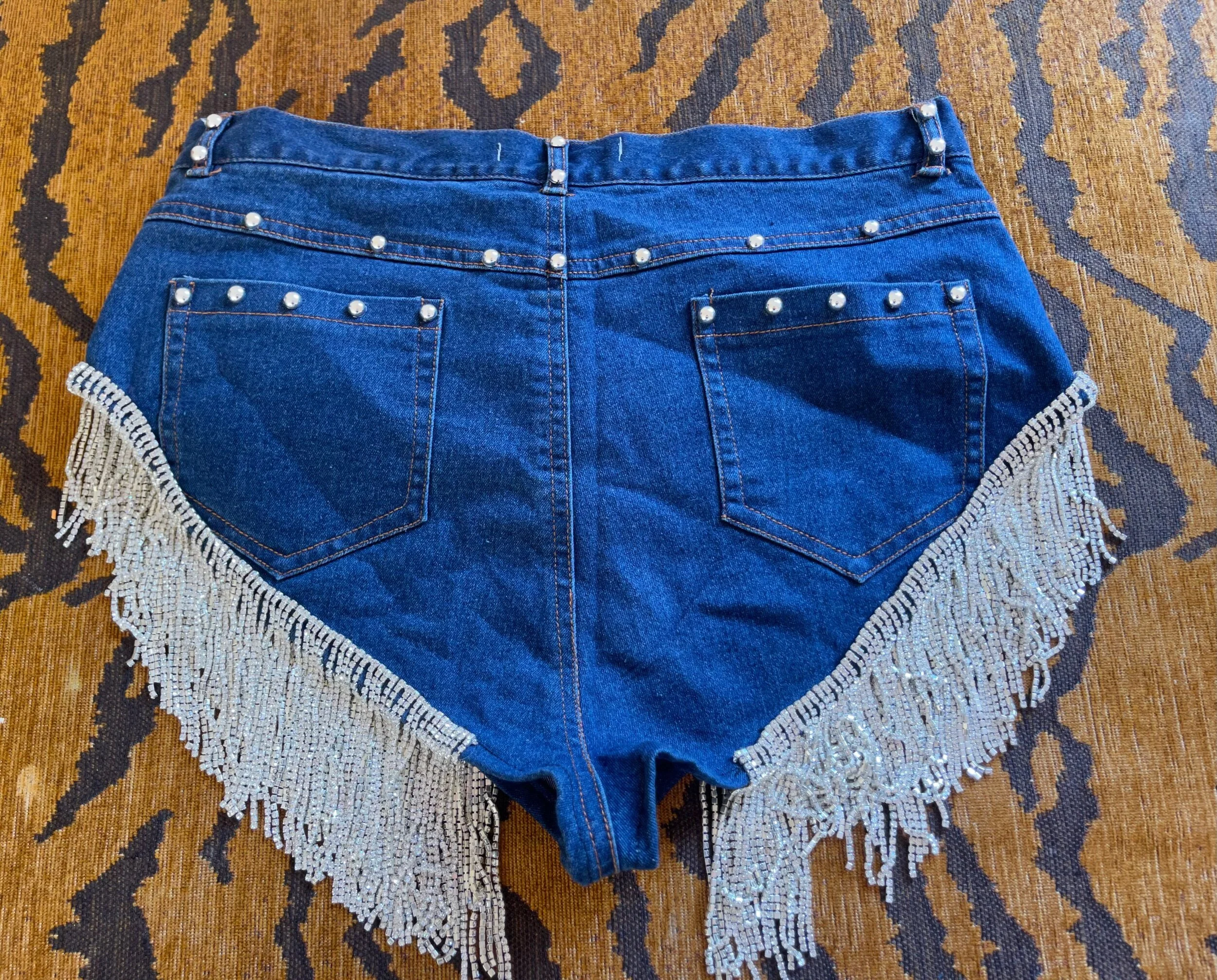 DDE61A40-7F77-441B-8E0B-80D4D4AFB603